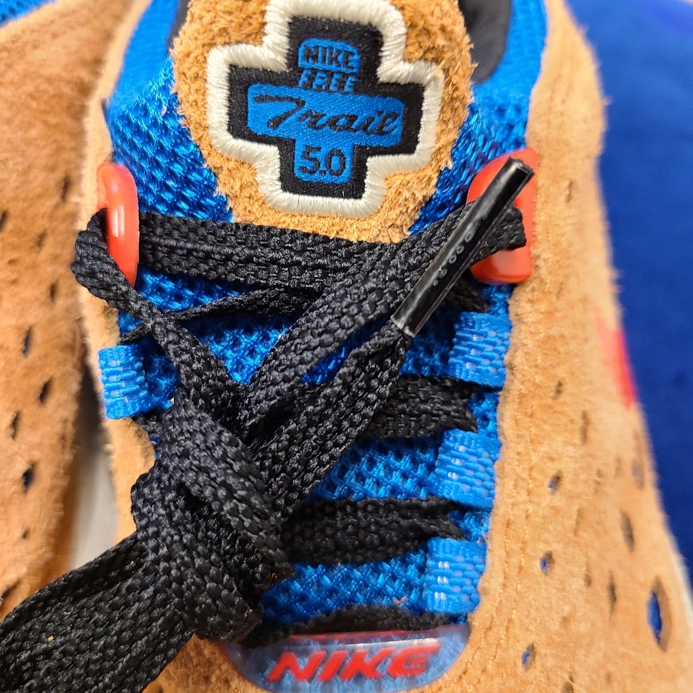 Sneakers - Picture 4 of 5